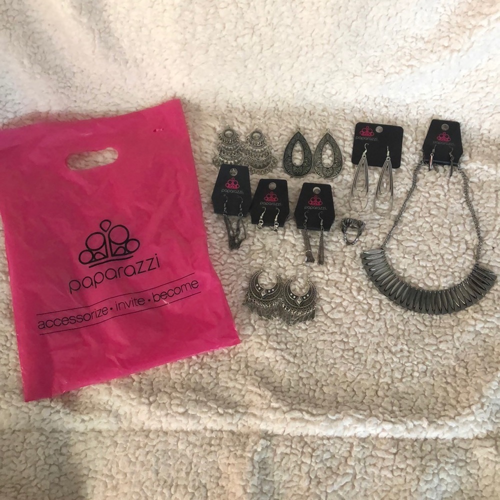 EUC Paparazzi jewelry lot necklaces, earrings